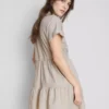 Mini-vestido em camadas de manga curta