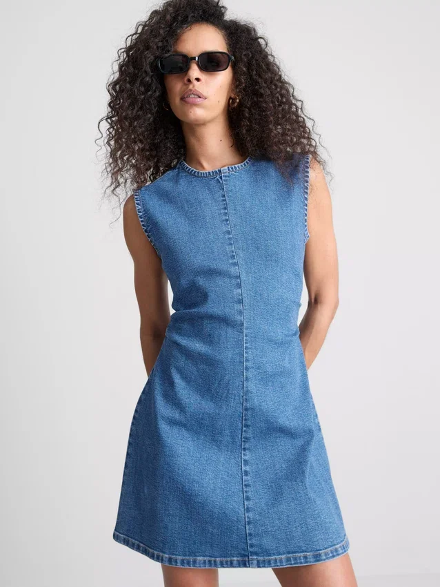 Mini-vestido em ganga de algodão com corte em A
