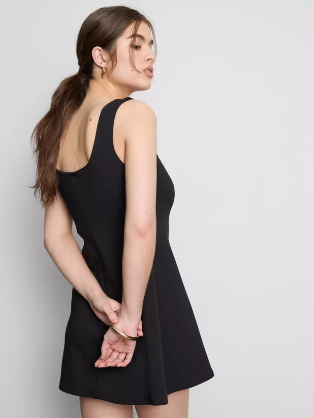 Mini-vestido em tecido ponte com elevada percentagem de algodão