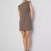 Mini-vestido esculpido com mangas curtas