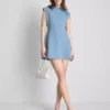 Mini-vestido esculpido com mangas curtas