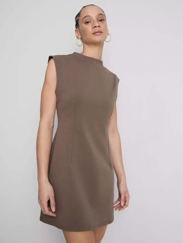 Mini-vestido esculpido com mangas curtas