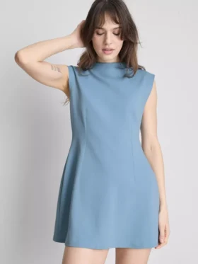 Mini-vestido esculpido com mangas curtas