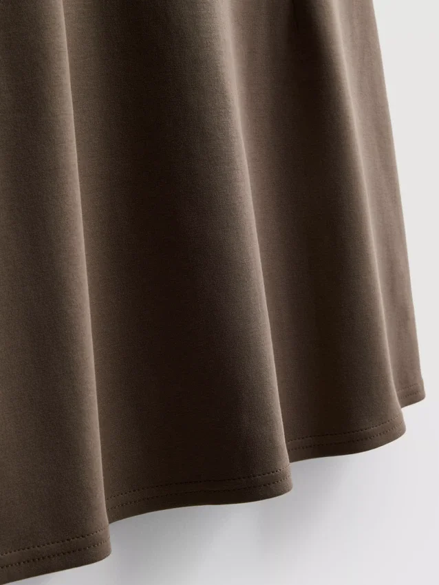Mini-vestido esculpido com mangas curtas