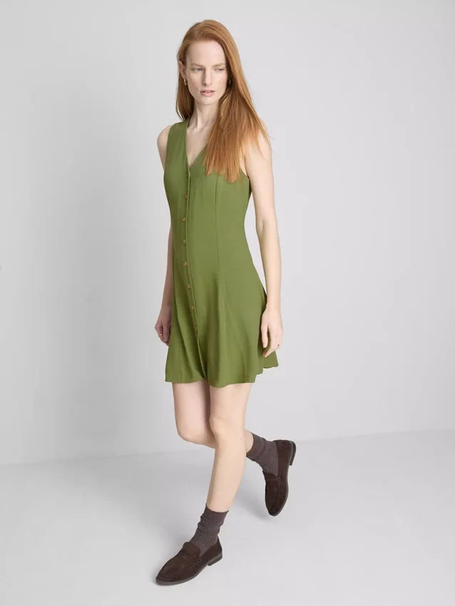 Mini-vestido sem mangas com decote em V