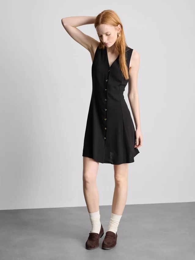 Mini-vestido sem mangas com decote em V
