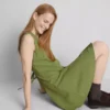 Mini-vestido sem mangas com decote em V