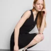 Mini-vestido sem mangas com decote em V