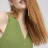 Mini-vestido sem mangas com decote em V