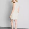 Mini-vestido sem mangas com decote em V