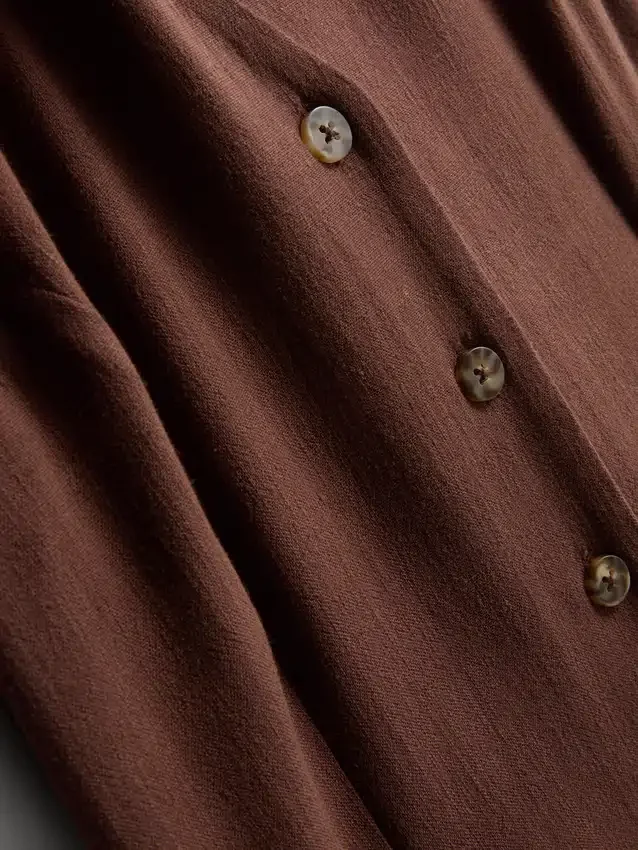 Mini-vestido sem mangas com decote em V