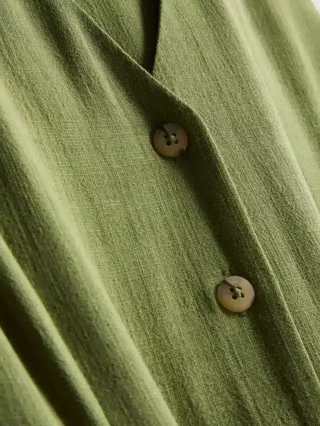 Mini-vestido sem mangas com decote em V