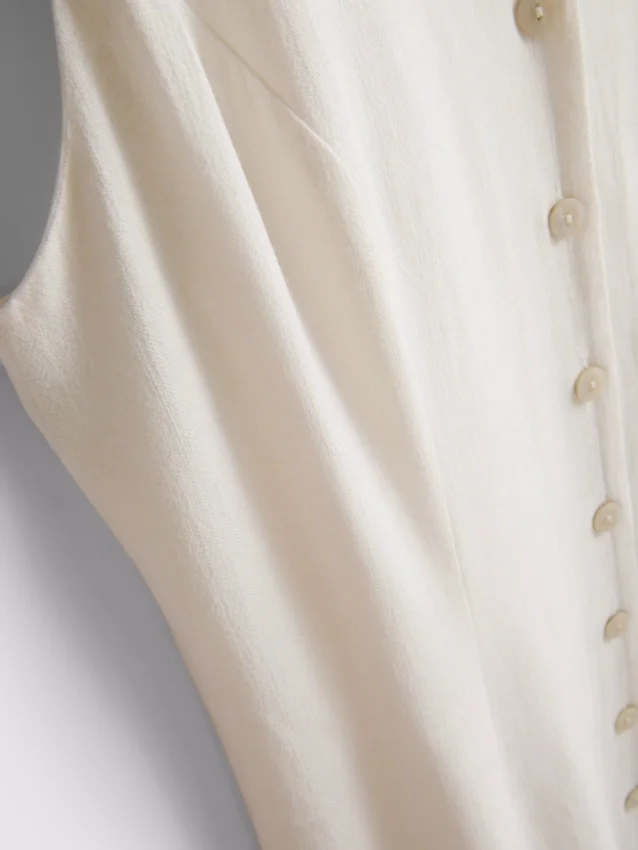 Mini-vestido sem mangas com decote em V