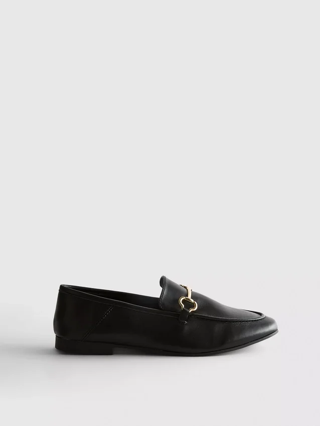 Mocassins com detalhe de freio