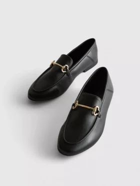 Mocassins com detalhe de freio