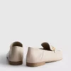Mocassins com detalhe de freio