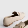 Mocassins com detalhe de freio