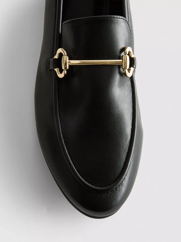 Mocassins com detalhe de freio
