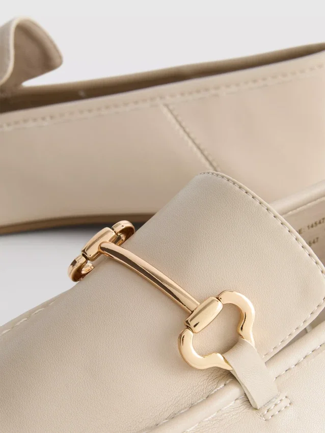 Mocassins com detalhe de freio