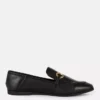Mocassins em imitação de couro com detalhes de freio