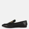 Mocassins em imitação de couro com detalhes de freio