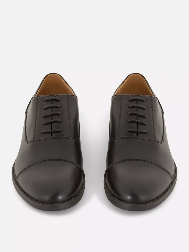 Mocassins formais com atacadores