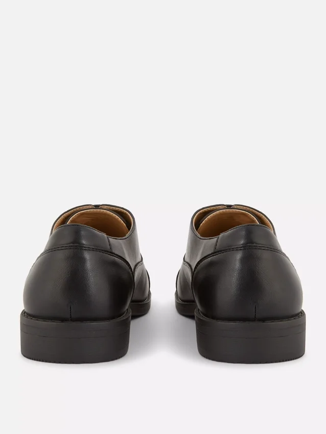 Mocassins formais com atacadores