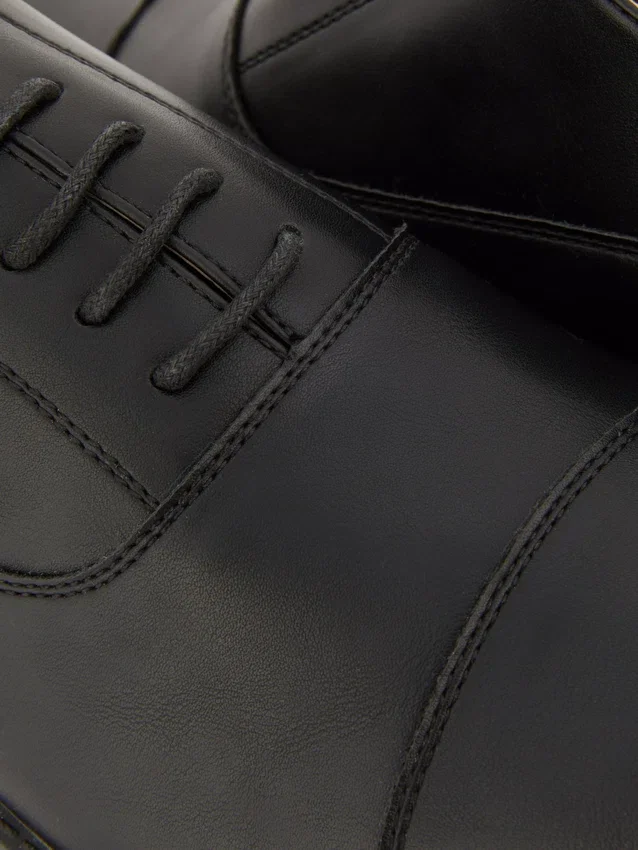 Mocassins formais com atacadores