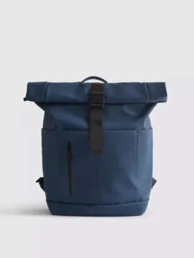 Mochila com fecho enrolável