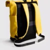 Mochila com fecho enrolável
