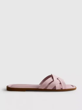 Mules com tiras entrelaçadas