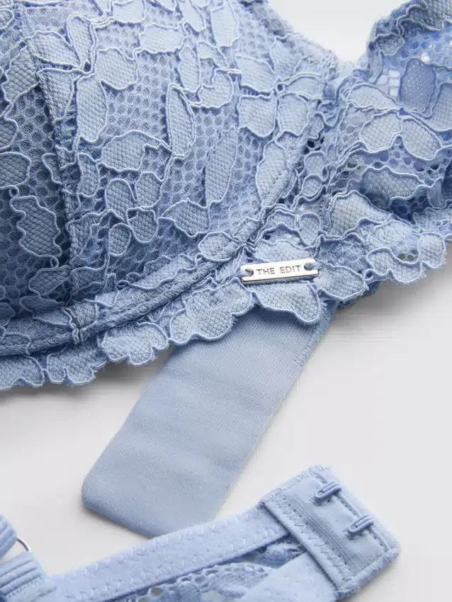 O sutiã de renda floral com vértice alto da coleção «The Edit»