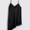 O vestido justo assimétrico de renda acetinada da The Edit