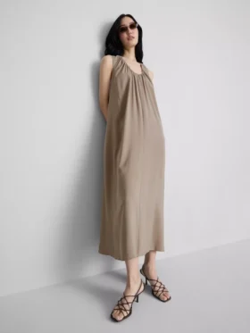 O vestido maxi trapézio da coleção «The Edit»