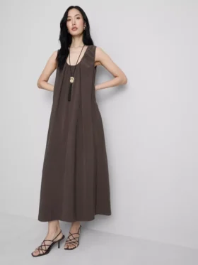 O vestido maxi trapézio da coleção «The Edit»