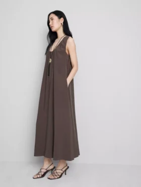 O vestido maxi trapézio da coleção «The Edit»