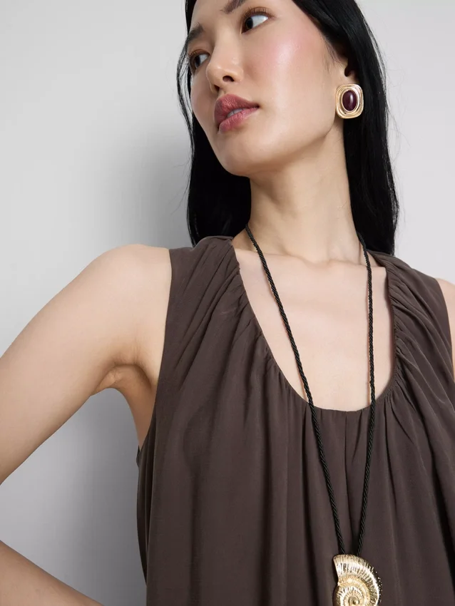 O vestido maxi trapézio da coleção «The Edit»