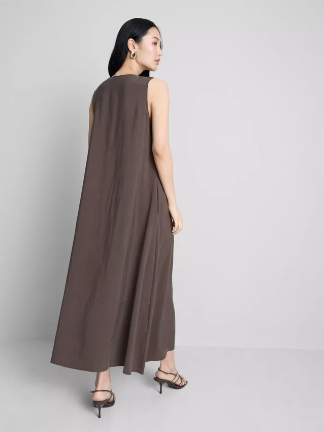 O vestido maxi trapézio da coleção «The Edit»