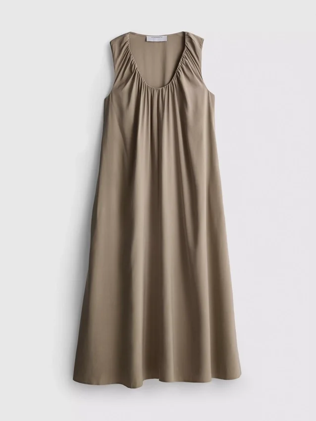 O vestido maxi trapézio da coleção «The Edit»