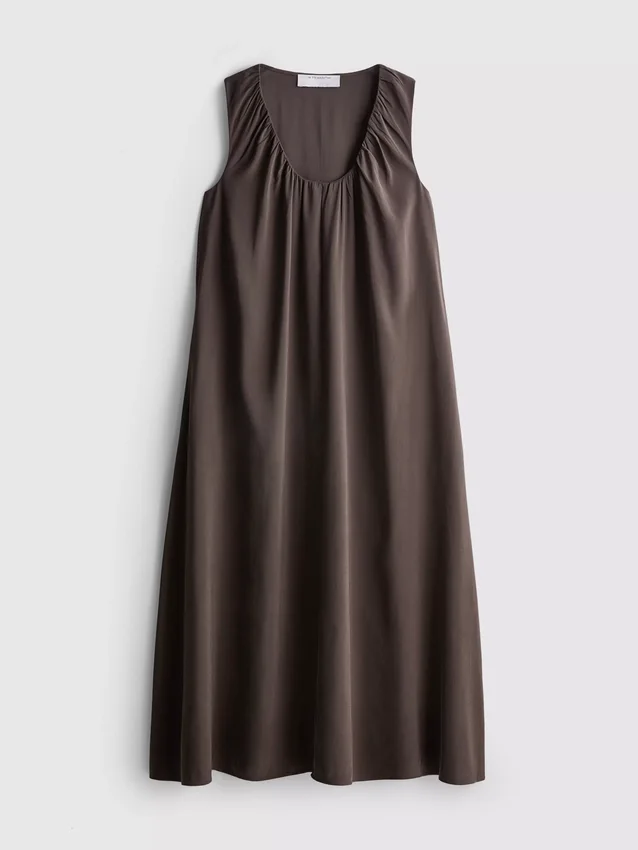 O vestido maxi trapézio da coleção «The Edit»
