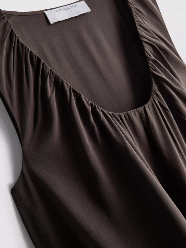 O vestido maxi trapézio da coleção «The Edit»