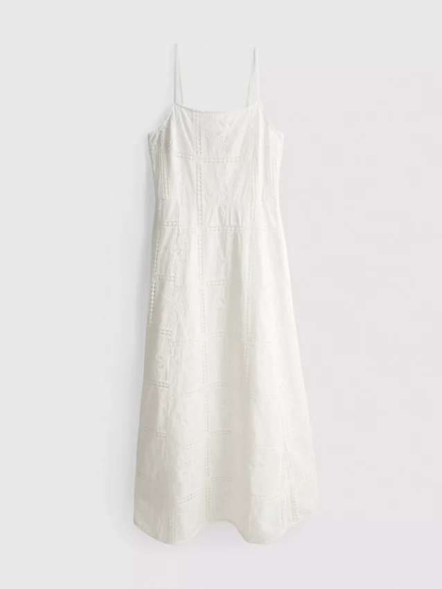 O vestido midi bordado da The Edit