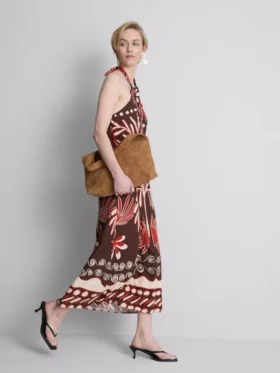O vestido midi com decote halter estampado em mistura de linho da The Edit