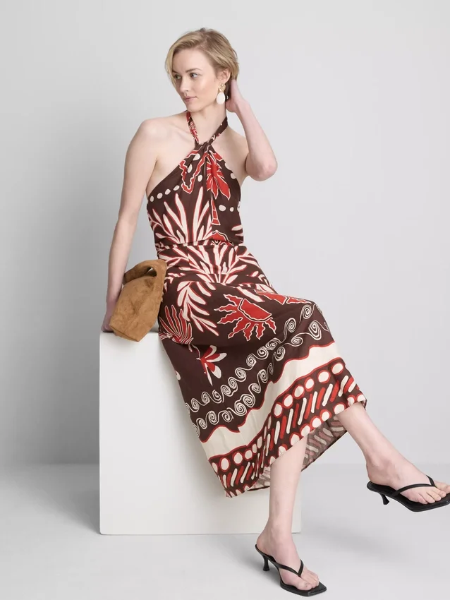 O vestido midi com decote halter estampado em mistura de linho da The Edit