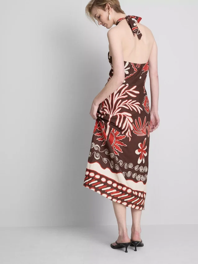 O vestido midi com decote halter estampado em mistura de linho da The Edit