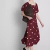 O vestido midi de linho com mangas bufantes da The Edit