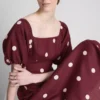 O vestido midi de linho com mangas bufantes da The Edit