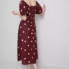 O vestido midi de linho com mangas bufantes da The Edit