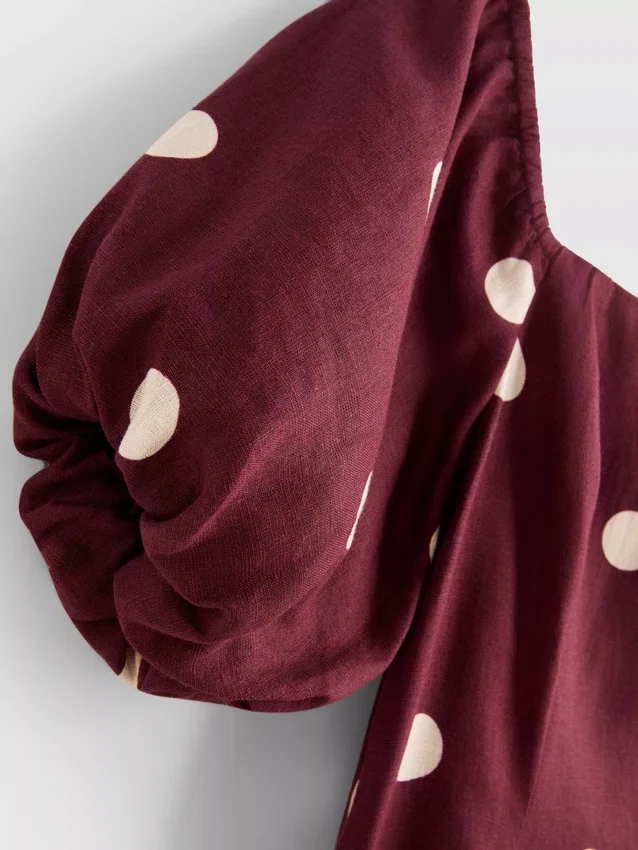 O vestido midi de linho com mangas bufantes da The Edit