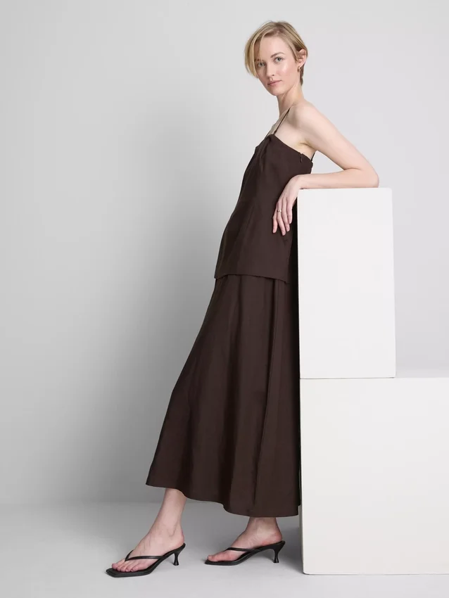 O vestido midi em camadas com mistura de linho da The Edit